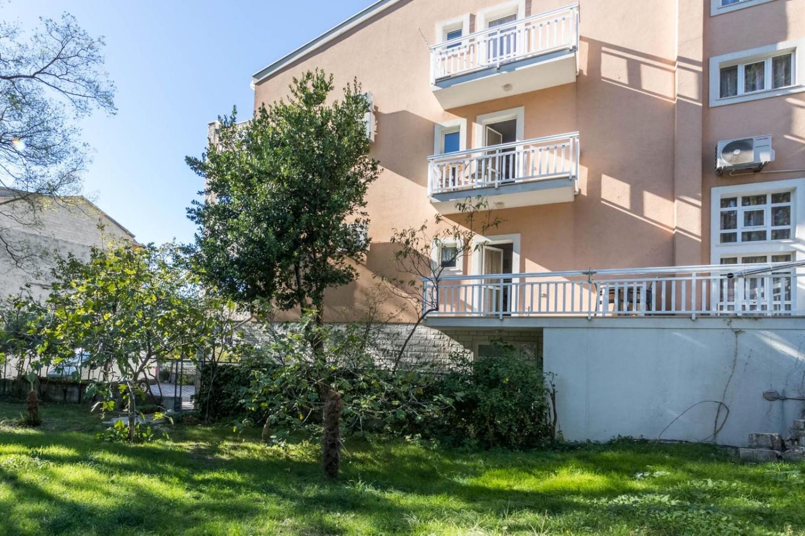 Apartments Dino Каштела Экстерьер фото